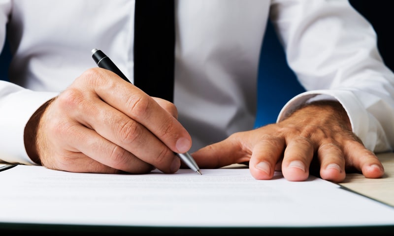 Wills vs. Living Wills: What's the Difference?